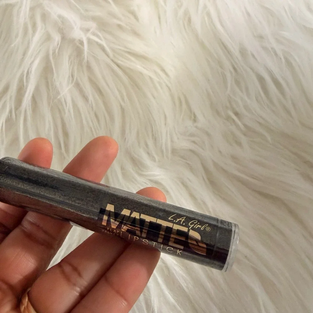 L.A. Girl Matte Flat Velvet Lipstick Raven GLC826 Dark Grey Black New Sealed